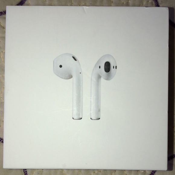Apple AirPods With Charging Case